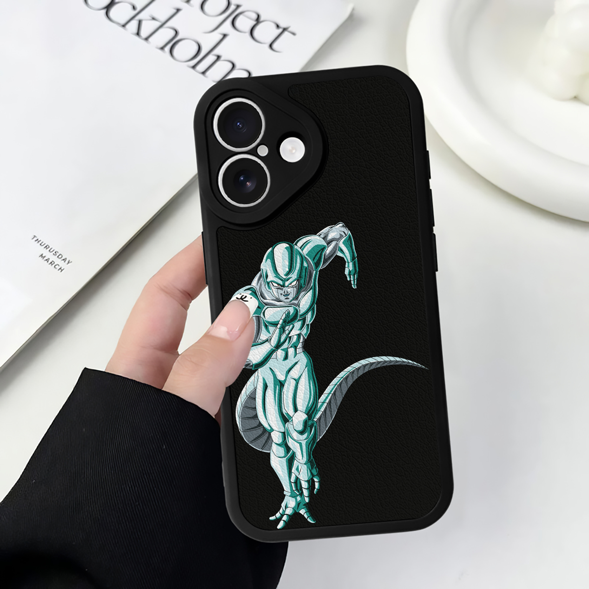 （画像用） ドラゴンボール フリーザ DRAGON BALL Frieza 【iPhone 16シリーズ対応】シリコンスマホケース（レザー調） 材質：シリコン